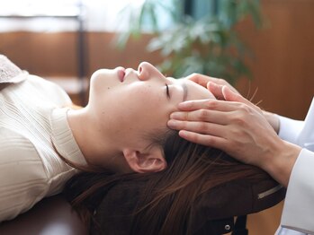 ウィーブ バイ ココイロ(Weave by COCOIRO)の写真/表情筋にアプローチして顔のむくみ/たるみ/左右差改善!【たるみケアに◆骨膜小顔整体¥8500→¥2980】