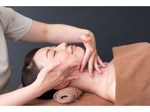 高興リラックス空間 新宿東口店/顔筋・小顔マッサージ