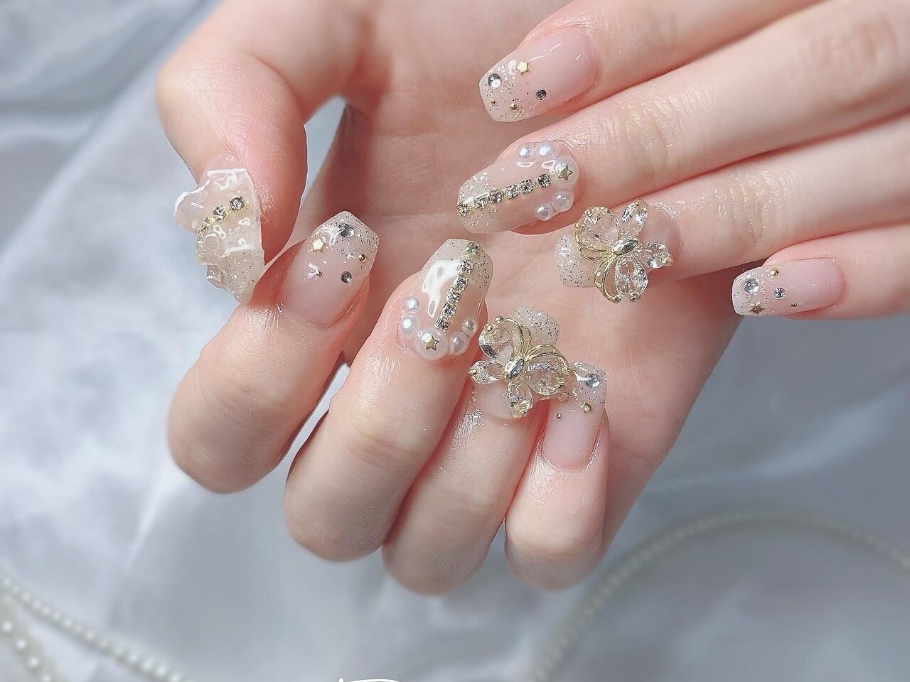 2025年秋トレンド】フリルのネイルデザイン集｜人気順｜9ページ