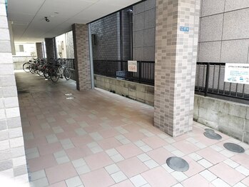 成心整体院/成心整体院の右側に専用駐輪場有