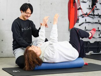 ヨロジム(YOLO GYM)/ローラーピラティス風景