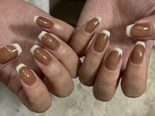 レアネイル(Lea nail)/ブラウン×オフホワイト