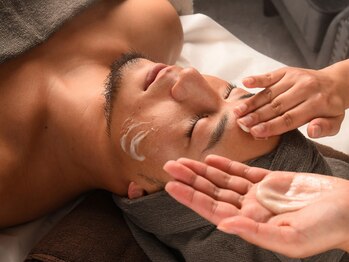 サロンドリシェス(Salon de RICHESSE)/ゴマージュ/ハーブピーリング