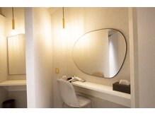 ホワイト アザブ(White Azabu)の雰囲気(ドレッサーもございますので、そのまますぐお出かけも可能。)