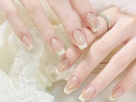透明感で上品フレンチネイル