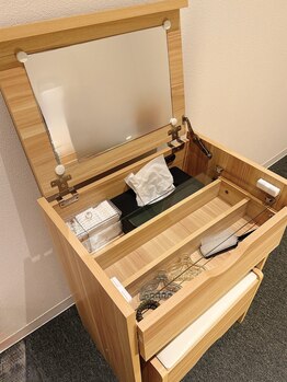 イヤシスプラス イオンモール東員店/お直し用のドレッサーを完備☆