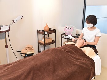 ルナ エスコンディーテ(Luna Escondite)/最新美容機器《リブセラ》