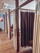 長安足マッサージ/メインルームのベット4台