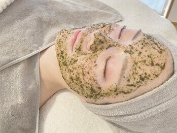 ラジェム(LA GEMME)の写真/【ハーブピーリング導入★】天然由来の成分からできたハーブピーリングで透明感のあるツヤ美肌へ導きます♪