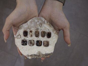 〈ネイルデザイン〉