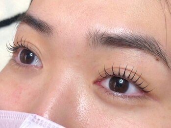 ウルカ アイラッシュ(uruka EYELASH)の写真/根元立ち上げ"ラッシュリフト"導入!自まつ毛を生かしたまつ毛パーマ♪下まつげにも◎自然なエクステも好評!