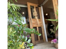 ユリカゴ(Yurikago)/グリーンに包まれた外観