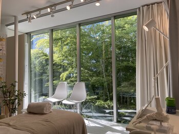 距骨サロン 洗足店/明るく開放的な施術スペース