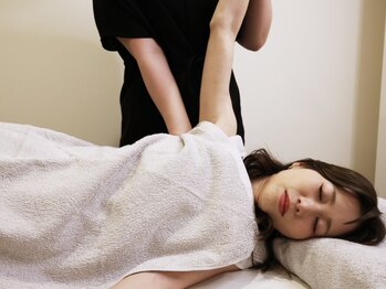 ラ エストロ 代官山(La Estro)/美容整体*スッキリ肩甲骨剥がし