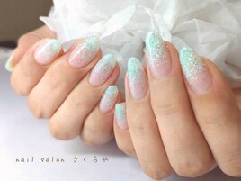 春の軽やかペパーミントネイル