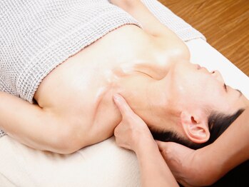 アンジェリク アージュ/肩～首マッサージ