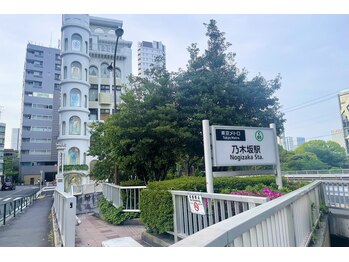 サロンドジョリー(Salon de Jolie)/1.千代田線乃木坂駅3番出口へ