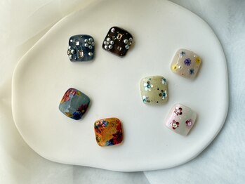 クロレネイルスタジオ(Colorer Nail Studio)の写真/【フットネイルで足元から夏の準備を！】素足でも華やかな足先に◎お得な初回クーポンも♪