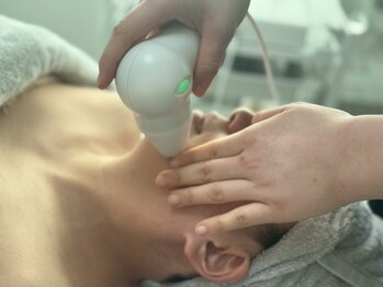 エクラニーク(Eclanique)/お顔の内側まで美容液導入★