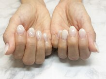 エスディーネイルズ(sd nails)/白のグラデーション