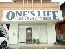 ワンズライフ(ONE‘S LIFE)の雰囲気（駐車場が店舗前に２台分。21:00まで営業、会社帰りにもどうぞ。）