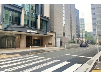 サロンドジョリー(Salon de Jolie)/2.真っ直ぐ進んで横断歩道を渡る