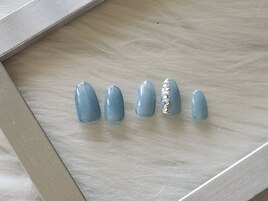 ワンポイントビジューネイル