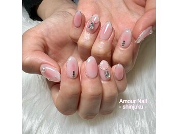 アムールネイル 新宿西口店(Amour Nail)の写真/厳選した最新トレンドデザイン♪毎月変わる【今月のおすすめ10種】〈新宿西口〉