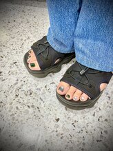 モツヲネイル(motsu.O! NAIL)/カーキ×グレーマグフットネイル