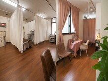 エバーグリーンの雰囲気（サロン内（個室3部屋））