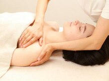 アルニカ/フェイシャルはデコルテまで！