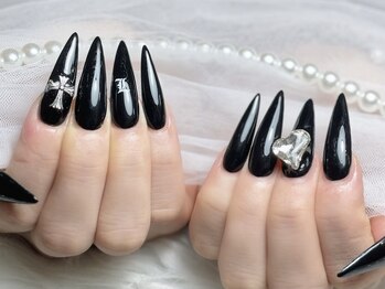 サリーネイルラボ(Sully Nail Lab)/黒ネイル・シンプル感