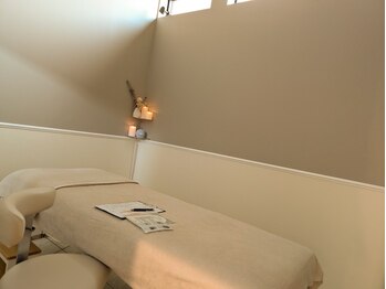 モノクローム(monochrome)/エステルーム