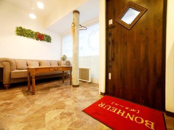 ボヌール(BONHEUR)/サロン内観