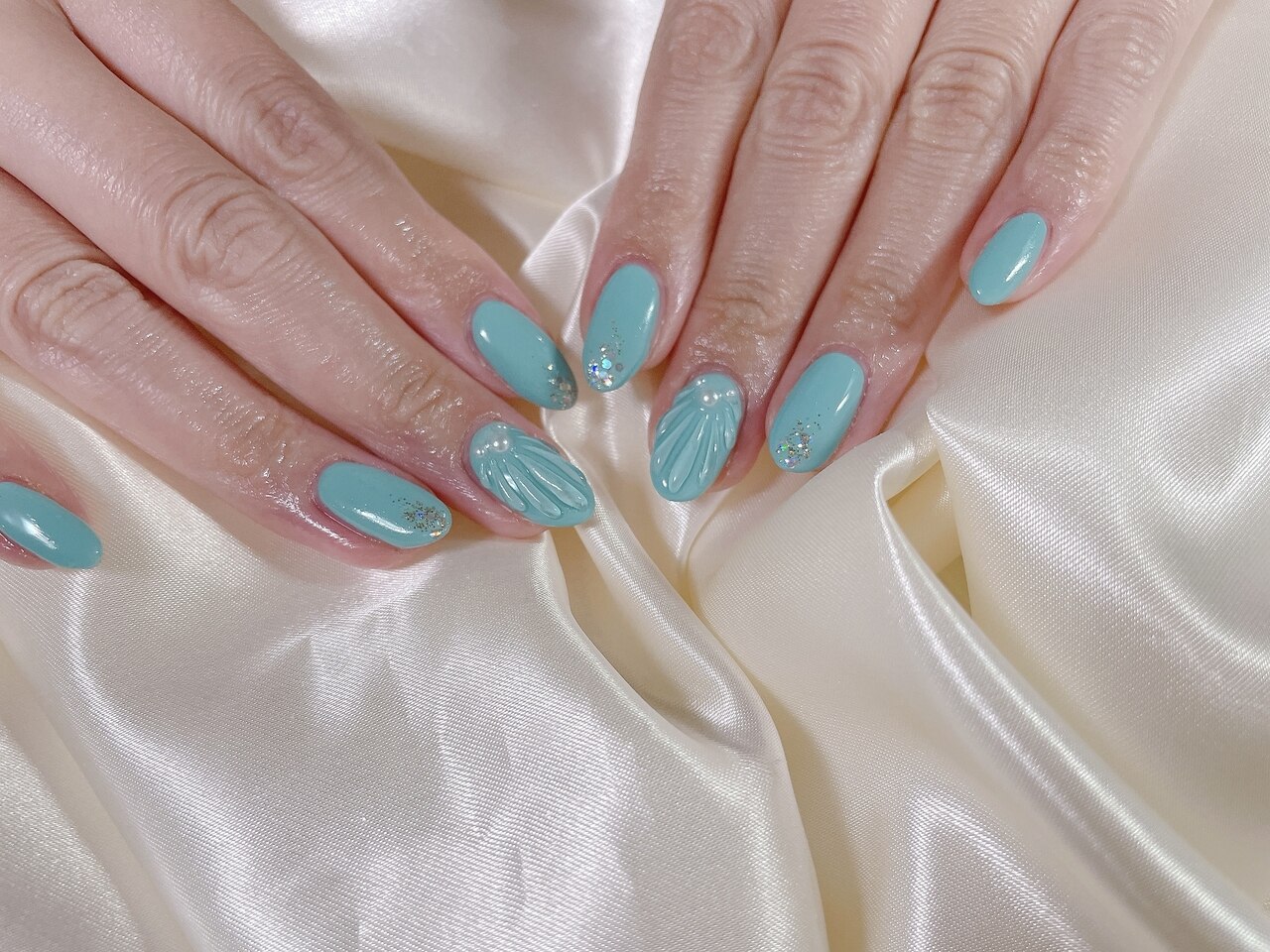 2025年-2026年冬トレンド】マーメイド ハンドのネイルデザイン集｜人気