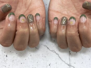 ハニービービー(Honey Bee Bee)/ショートフレンチネイル