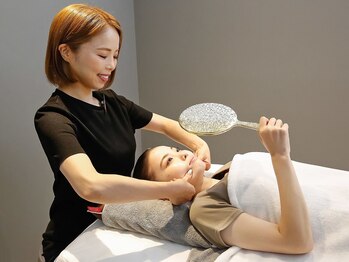 クレヴィアビューティー(QREVIA beauty)の写真/【挙式3か月前がおススメ☆】姿勢の美しいドレス姿で人生最高の1日を♪デコルテ・顔・首等の部分のケアも◎