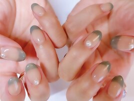 カーキネイル