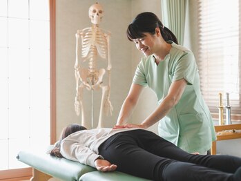 新リンパサロン 春日井朝宮/背骨を調整していきます