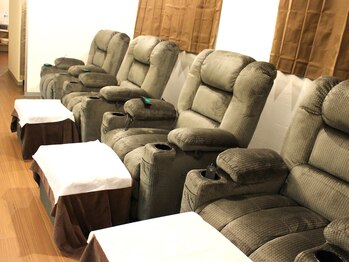 正元館 2号店 東新宿/充電器付きゆったりソファ♪