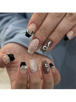 ネイルアトリエビー(nail atelier be’)/ブラック×ガーリーネイル