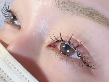 ビューティーグロウ(BEAUTY-GROW)の写真/【ずっと続く美しい仕上がり】自まつげへの負担を最小限に抑え、圧倒的な持続力を実現いたします◇