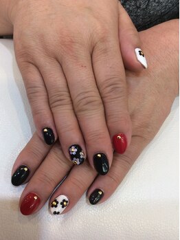 シャンネイルケアサロン(Shan Nail caresalon)/モノトーン＆お花