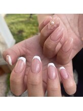 カマルスパラトゥ(KAMAL spa RATU)/白フレンチ×ぷっくり花