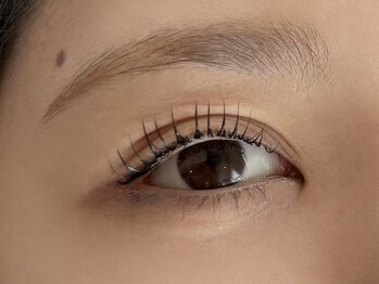 アクビ 武蔵浦和店(acbi.)の写真/すっぴんでも可愛い最強モテ目元!プロの似合わせ技術で、理想のデザインに♪デート前にもおすすめです◎