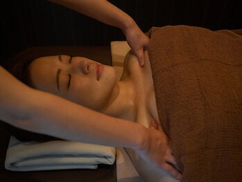 コン サバイ ディー マイ(Kon Sabaai Dee Mai)/デコルテリンパドレナージ