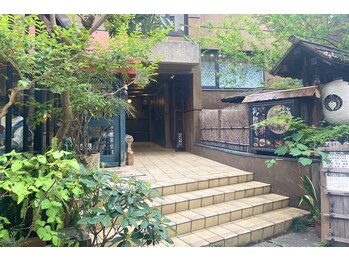 サロンドジョリー(Salon de Jolie)/4.【カフェドラペ】横の階段へ