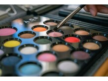 ご希望の方はメイクアップもサービスで行っています