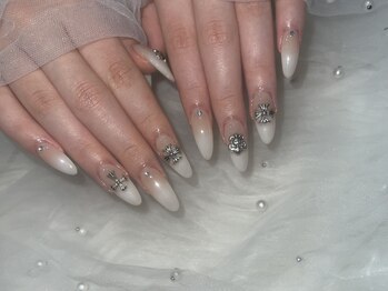 ソラネイル(Sora Nail)/シンプル/グラデ＋パーツ