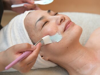 サンラックスサロン 岐阜(SANlux Salon)の写真/疲れもストレスもやさしくリセット。肌本来の力を引き出し、つるんと輝く素肌へ導くアンストレスエステ